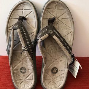 body glove quest flip flops